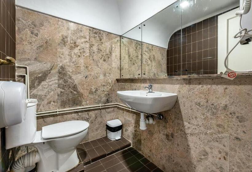 تختخواب در اتاق مشترک, Forum Tarragona