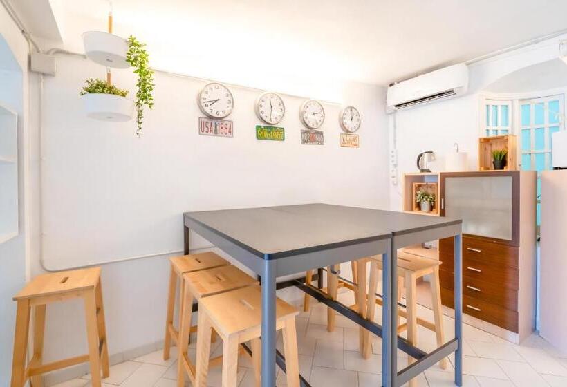 Cama em Quarto Compartilhado, Forum Tarragona