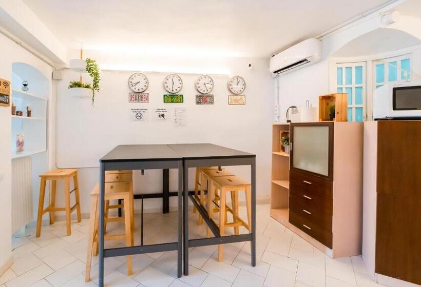 تختخواب در اتاق مشترک, Forum Tarragona