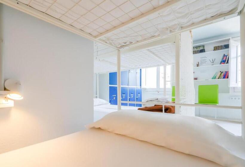 تختخواب در اتاق مشترک, Forum Tarragona