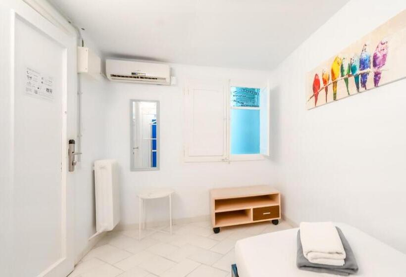 اتاق استاندارد یک تخته با سرویس بهداشتی مشترک, Forum Tarragona