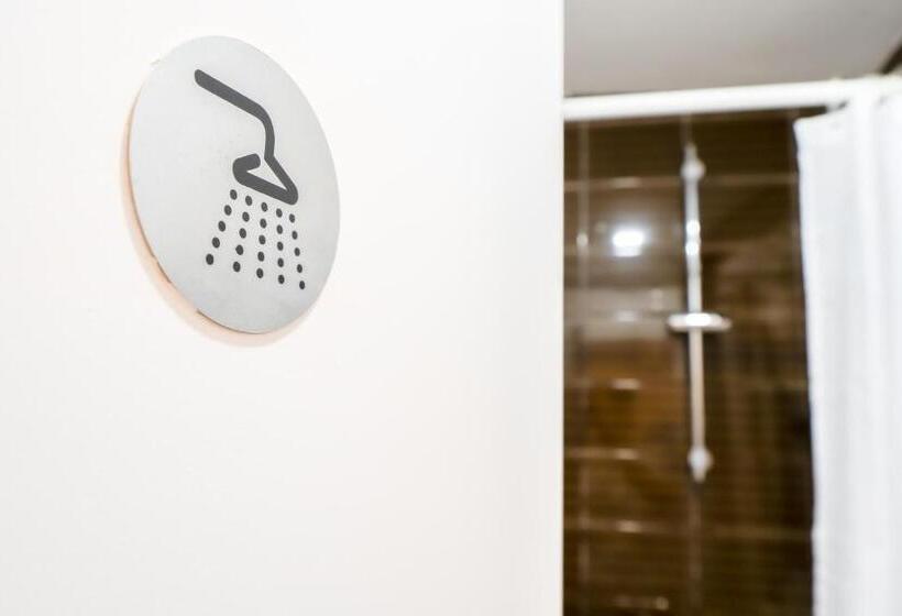 اتاق استاندارد یک تخته با سرویس بهداشتی مشترک, Forum Tarragona