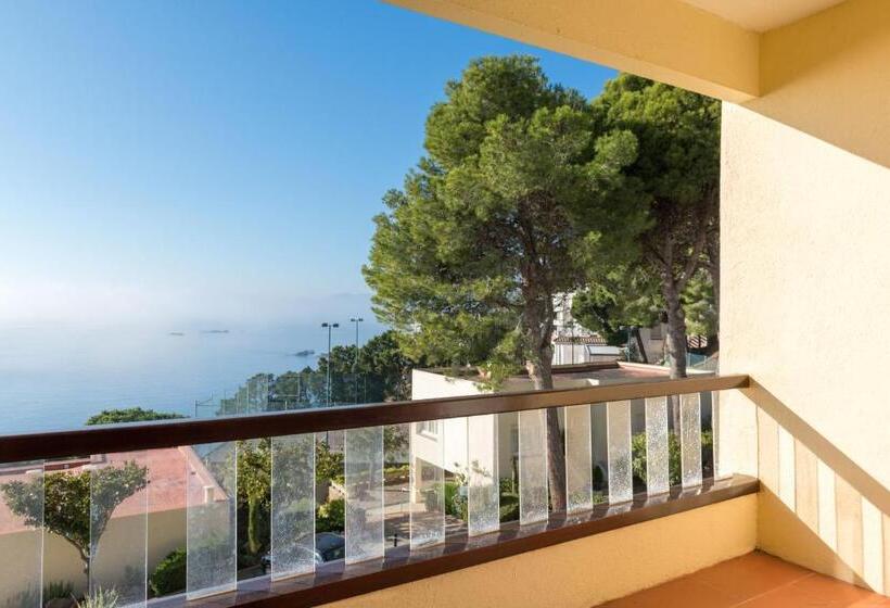 חדר משפחתי, Almadraba Park