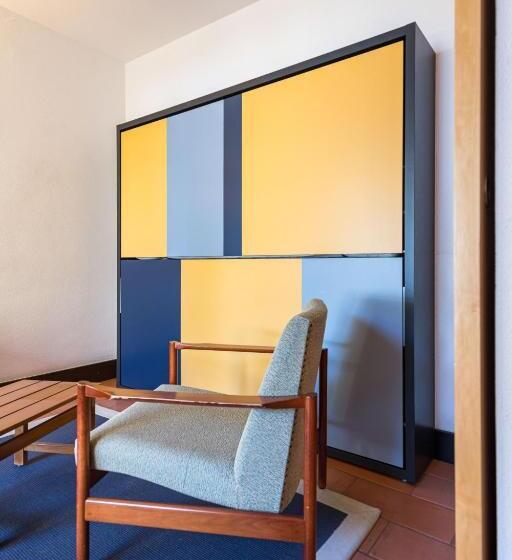 חדר משפחתי, Almadraba Park