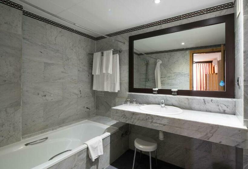 패밀리 룸, Catalonia Oro Negro