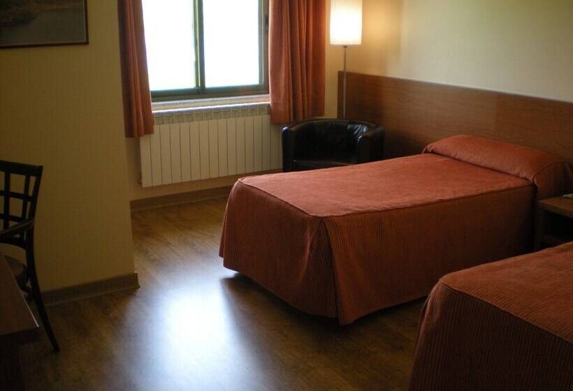 غرفة قياسية ثلاثية, Restaurante Don Pepe