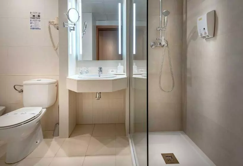 اتاق استاندارد با چشم‌انداز استخر, Ght Oasis Tossa & Spa