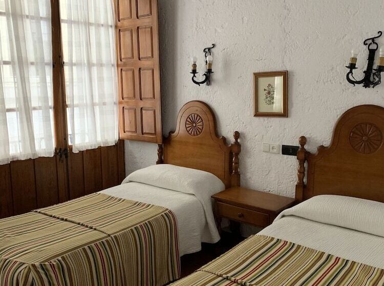 اتاق استاندارد, Hermanos Macias