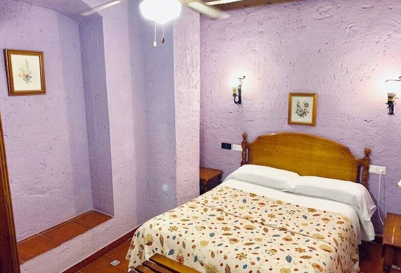 اتاق استاندارد یک نفره, Hermanos Macias