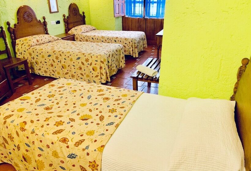 اتاق استاندارد چهار تخته, Hermanos Macias