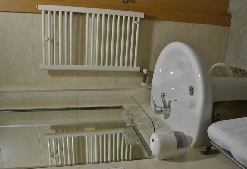 Номер Стандарт, Hostal Cataluña