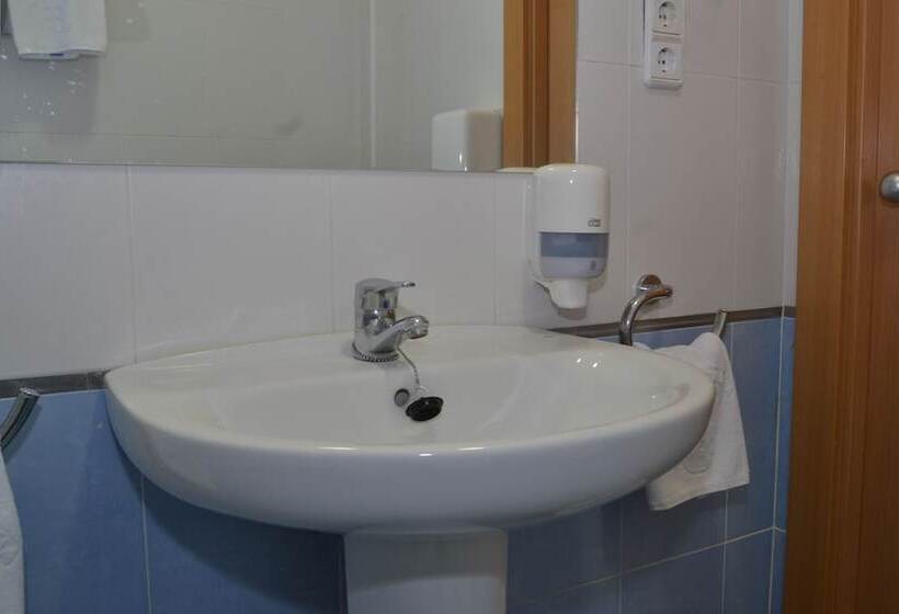 Номер Стандарт, Hostal Cataluña