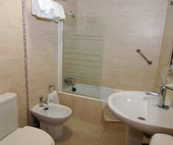 Номер Стандарт, Hostal Cataluña