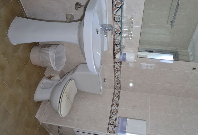 Номер Стандарт, Hostal Cataluña