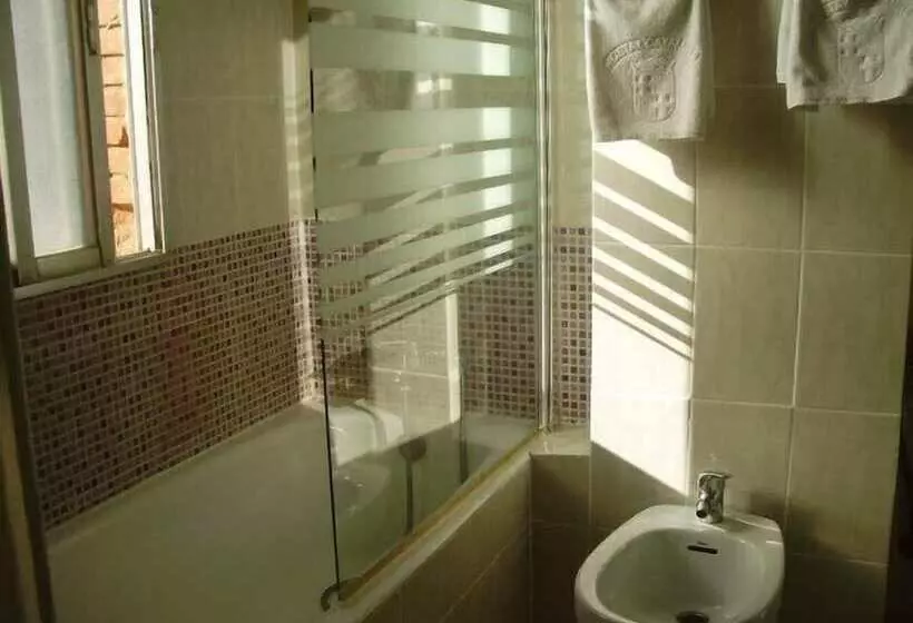 スタンダードトリプルルーム, Hostal Cataluña