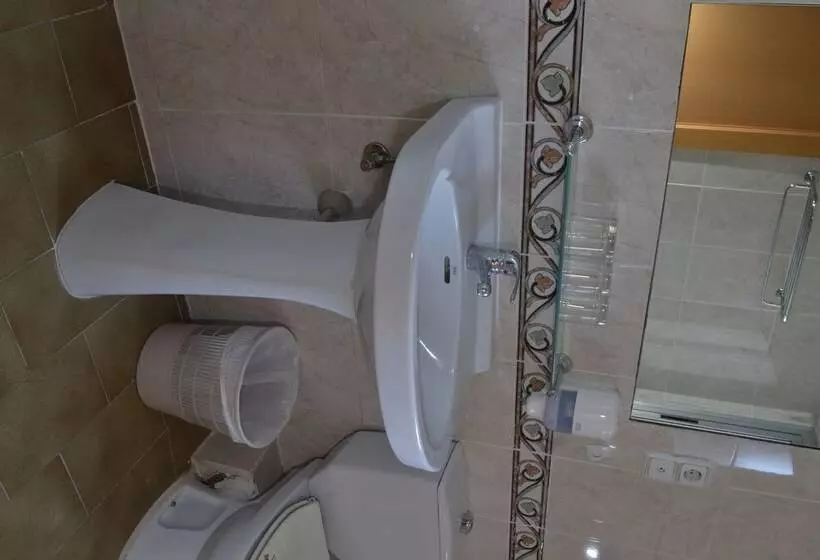 スタンダードトリプルルーム, Hostal Cataluña