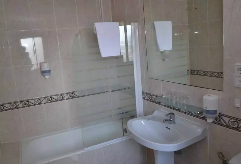 スタンダードトリプルルーム, Hostal Cataluña