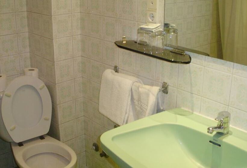 Номер Стандарт Трехместный, Hostal Cataluña