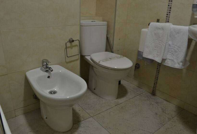 Четырехместный Номер Стандарт, Hostal Cataluña