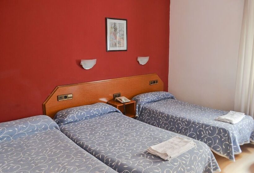 Четырехместный Номер Стандарт, Hostal Cataluña