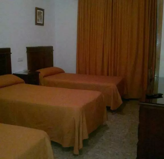 スタンダードトリプルルーム, Hostal Los Dos Naranjos