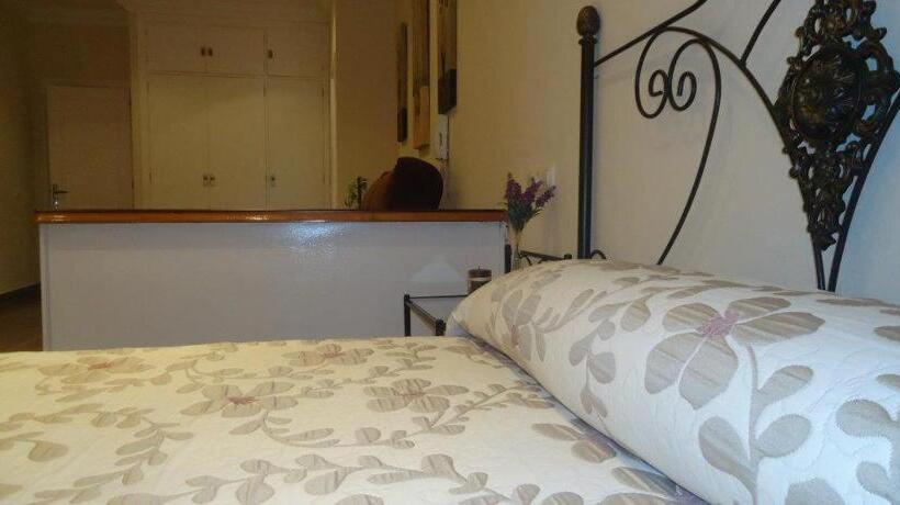 سوییت لوکس, Hostal Los Dos Naranjos