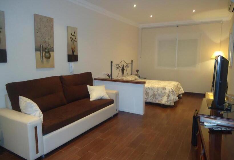 سوییت لوکس, Hostal Los Dos Naranjos