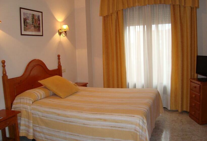 标准单人间, Hostal Universal