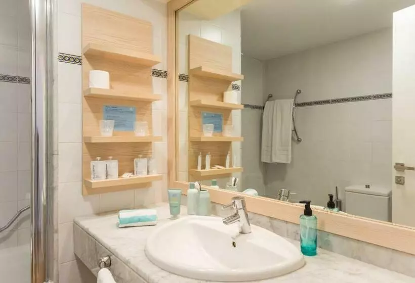 اتاق استاندارد با چشمانداز استخر, Monterrey Roses By Pierre & Vacances