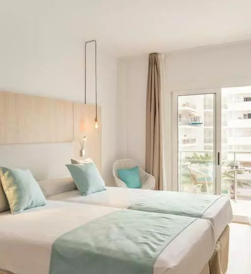 اتاق استاندارد با چشمانداز استخر, Monterrey Roses By Pierre & Vacances
