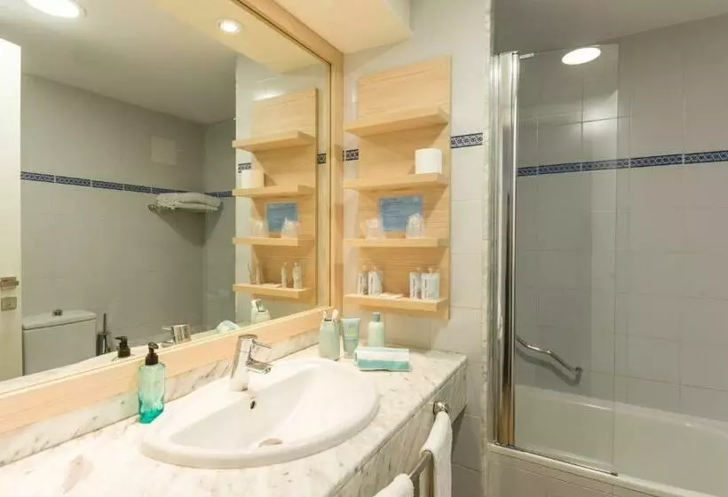 اتاق استاندارد با چشمانداز استخر, Monterrey Roses By Pierre & Vacances