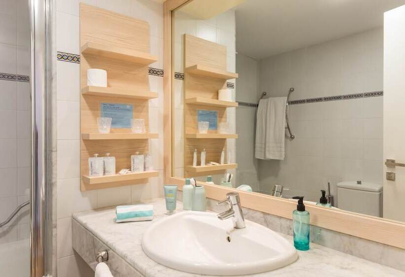 Quarto Estandar Vista Mar, Monterrey Roses By Pierre & Vacances