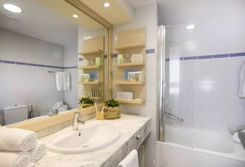 اتاق استاندارد با چشمانداز استخر, Monterrey Roses By Pierre & Vacances