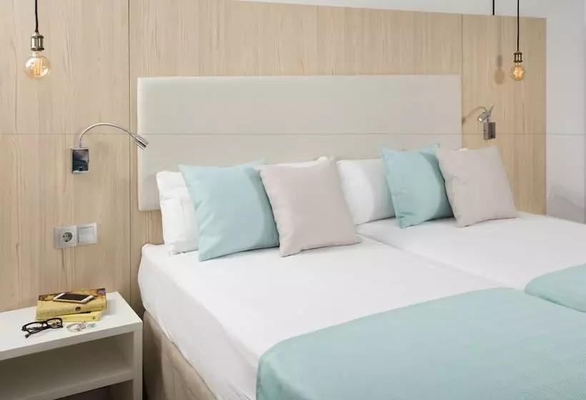 اتاق استاندارد با چشمانداز استخر, Monterrey Roses By Pierre & Vacances