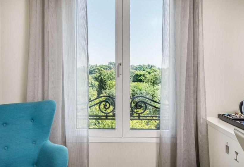 Habitación Superior con Vistas, NH Madrid Nacional