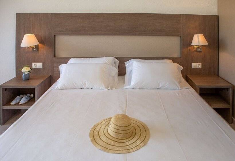 Номер Superior Вид на Бассейн, Rvhotels Golf Costa Brava