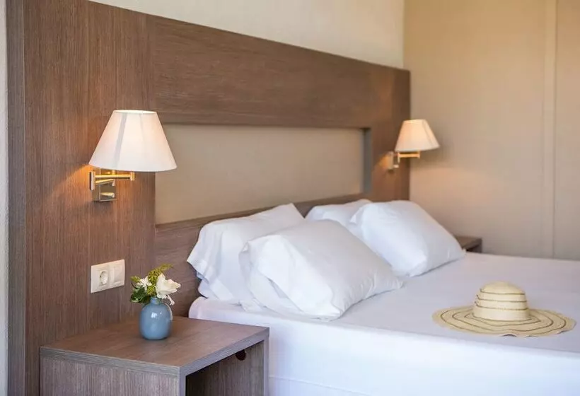プールの見えるスーペリアルーム, Rvhotels Golf Costa Brava