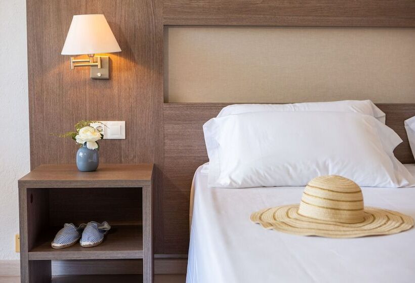 غرفة سوبيريور مطلة على حمام السباحة, Rvhotels Golf Costa Brava