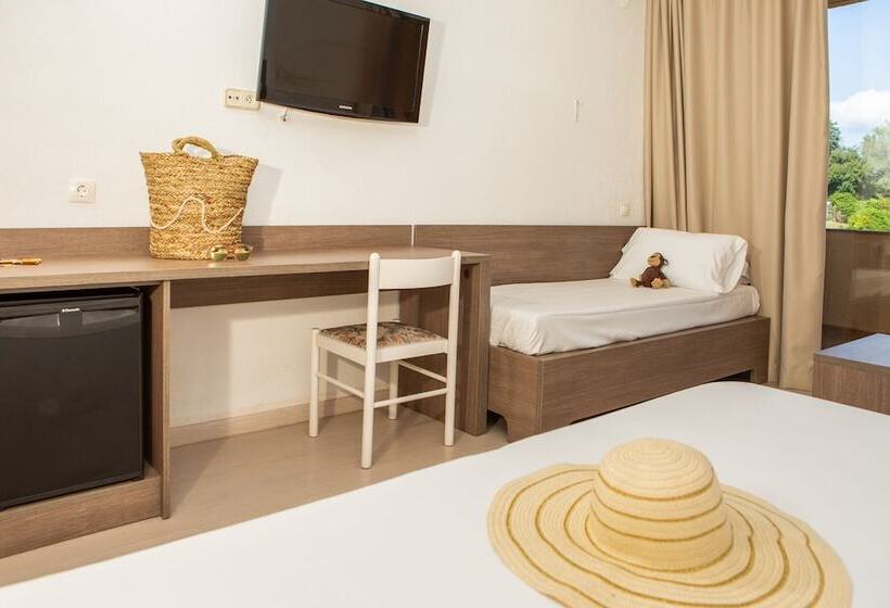 غرفة سوبيريور مطلة على حمام السباحة, Rvhotels Golf Costa Brava