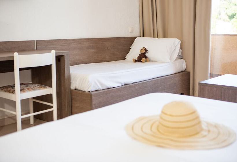 غرفة سوبيريور مطلة على حمام السباحة, Rvhotels Golf Costa Brava