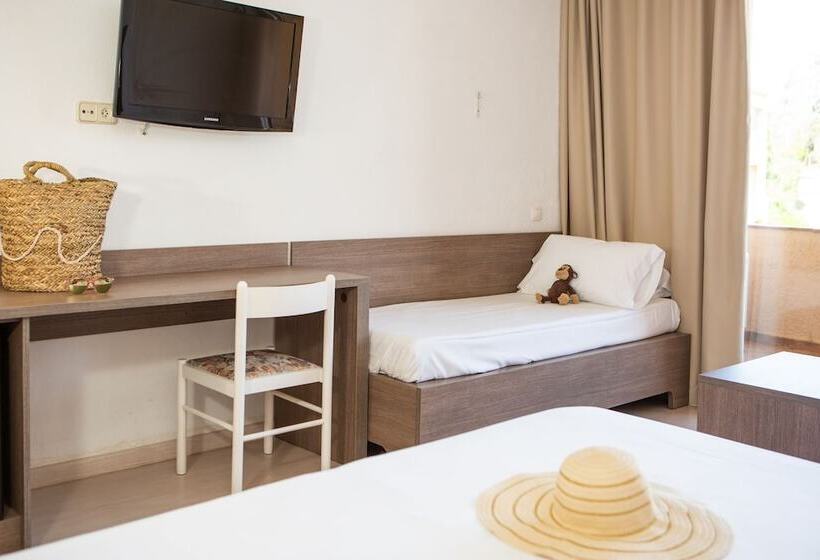 غرفة سوبيريور مطلة على حمام السباحة, Rvhotels Golf Costa Brava