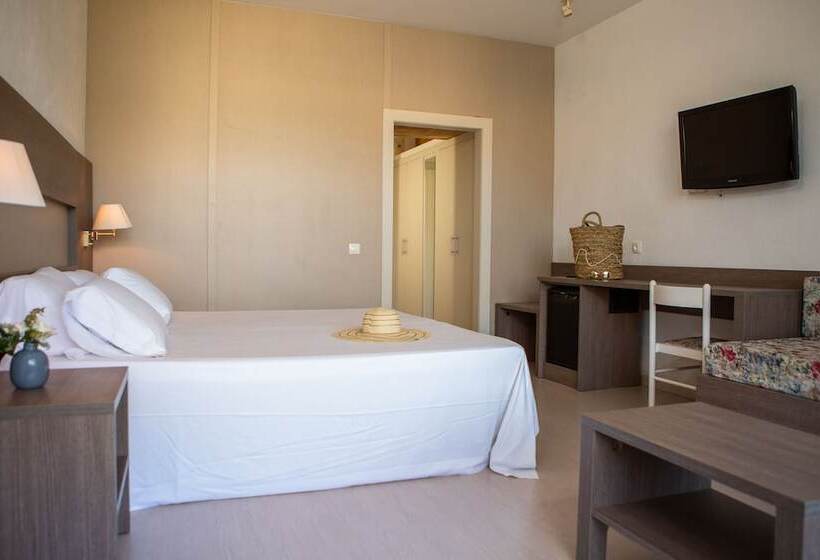 غرفة سوبيريور مطلة على حمام السباحة, Rvhotels Golf Costa Brava