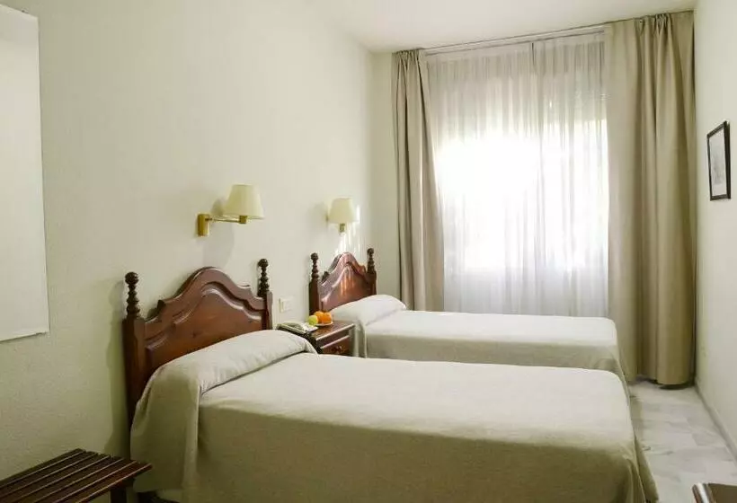 اتاق استاندارد سه نفره, San Pablo Sevilla