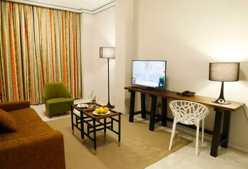 سوییت جونیور, San Pablo Sevilla