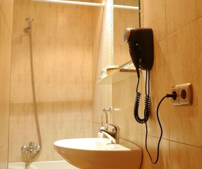 스탠다드 룸, Torrezaf