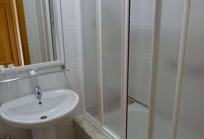 اتاق استاندارد, A Marisqueira I Aeropuerto A Coruña