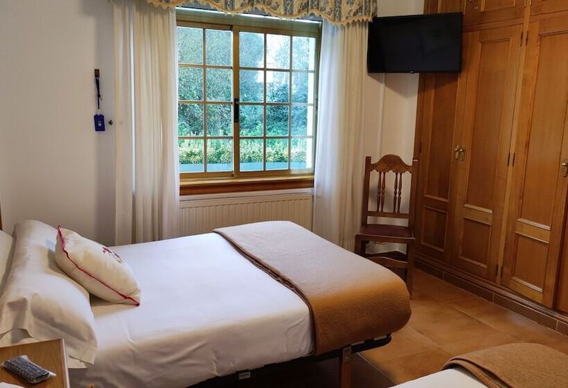 اتاق خانوادگی, A Marisqueira I Aeropuerto A Coruña