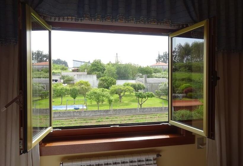 اتاق استاندارد, A Marisqueira I Aeropuerto A Coruña