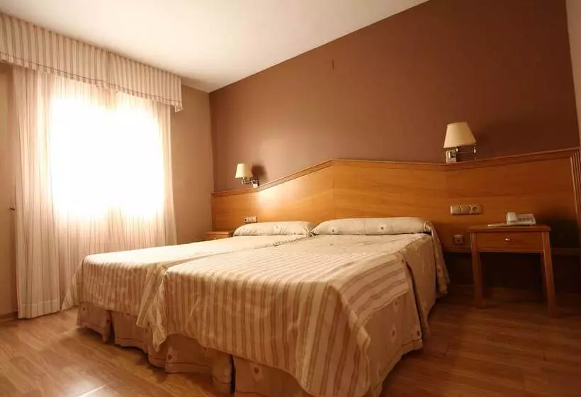 Habitació Estàndard, Anabel Baza