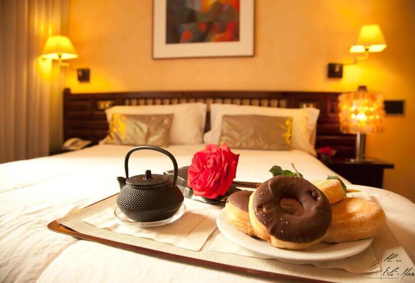 스탠다드 트리플 룸, Eli Mar